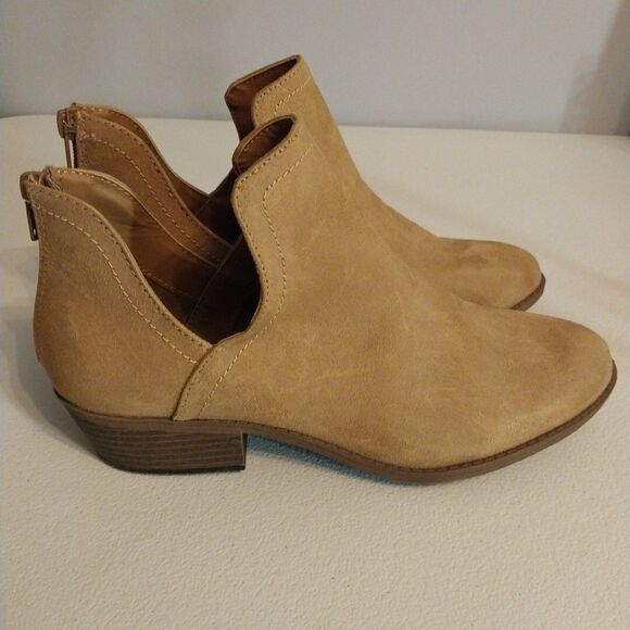 Falls Creek Booties Sz 9 Tan Cut Out Zippered Back Faux Suede Western Cowgirl - Picture 2 of 12